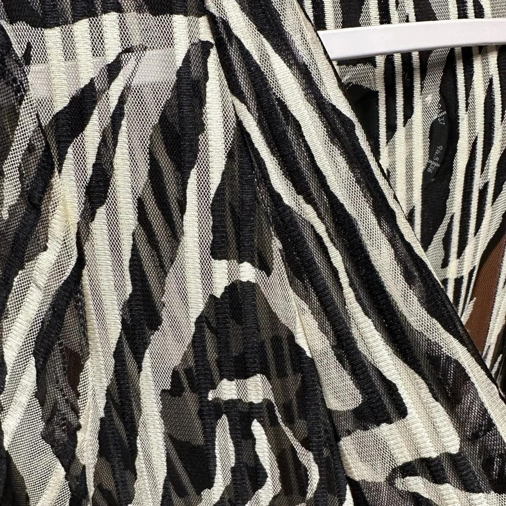 Sheer Overlay - Picture 3 of 4